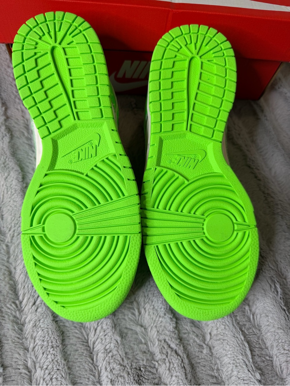 Nike Dunk Low "Green Strike" sneakers Women’s 6 - Picture 6 of 10